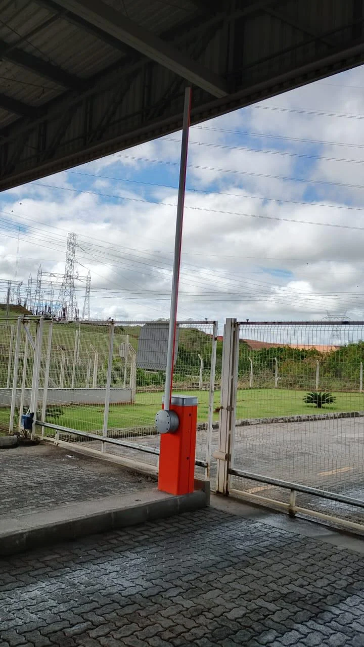 Cancela na portaria de centro logístico